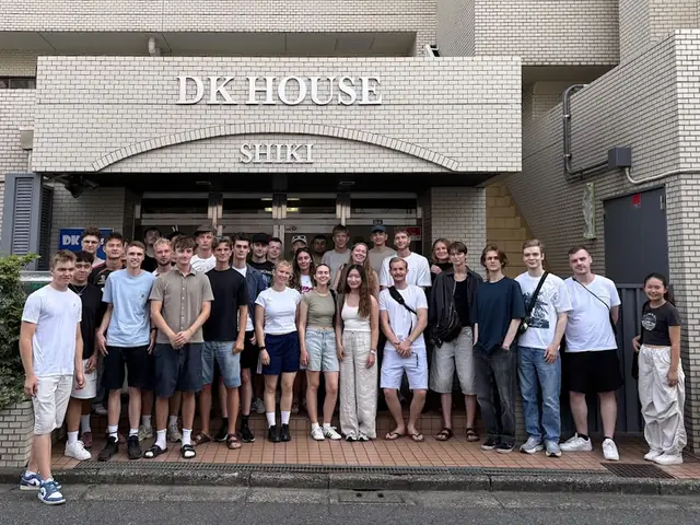 Holdet foran sharehouset DK House Shiki i Tokyo